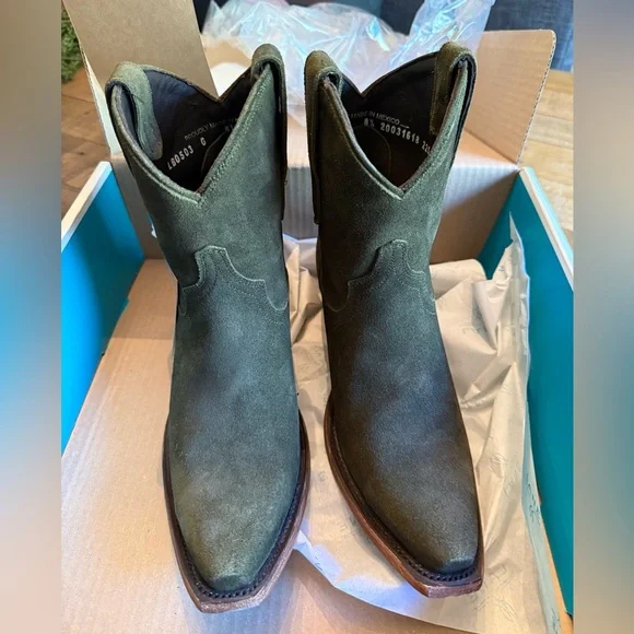 Lane Women’s Emma Jane Suede Western Booties Snip Toe 🫒 Olive Suede SZ8.5 New - Picture 3 of 7